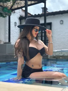 MaryLewis_Who said water isn't a catwalk?图片 2