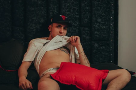 Axel_GrossのCan You Handle It? 🥵の 4枚の写真