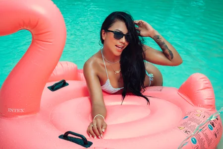 Amber_villalobos_ Sun, Pool and Amber! 😋 Pic 5