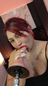 Halleyrosse “Lips, Skin and Sin” Bilde 2