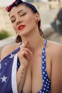 Playful_Issa La Reina del 4th of July ❤️🤍💙 Foto 3
