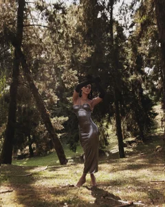 MeganFoxxi_: ELEGANT QUEEN ( 3 фото)