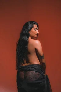 Skarlet_Ruiz_ Me Hình 6