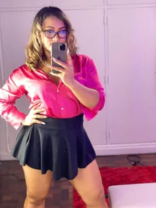 veronica_b07 I'm a fetishist woman, I love role play, one day I can be your secretory, the other your boss, your Pic 8