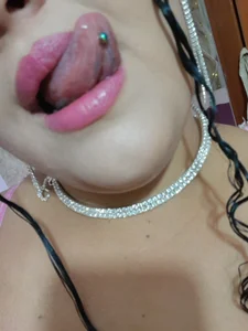 MelannieSimons tongue Pic 4