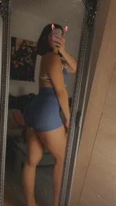 Selin_xoxo Cutie in the gym Foto 3