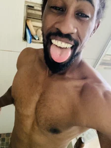 GeniusBody Flexing Pic 3