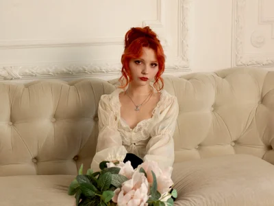 AlisHanson Public Pic 6