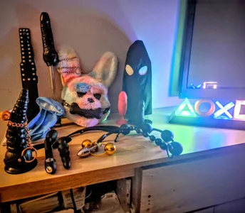 KinkyNoNameMarried Public Bilde 2