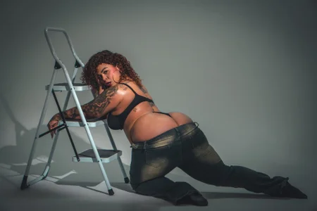 rihanna_rose Jeans mood Pic 9