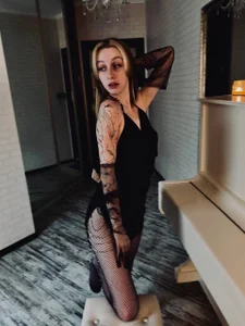 1 de EugeniaEarl  5 Imagens