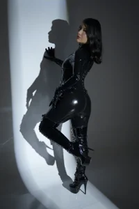 DaphneWayne kullanıcısının Your Latex Mistress albümü -  2 fotoğraf