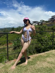 Jaslyn__Smith End of week in pool 💦👀🤍 Pic 4