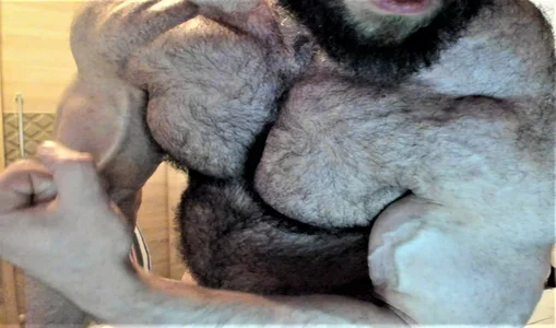 Hugealphabeast Me Pumped টি ছবি