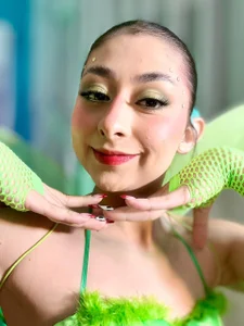 MilenaCrown A little shine, a little danger ✨💋 Pic