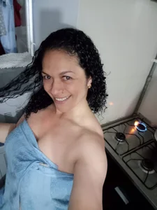 Aliciia_cute1 leaving the bathroom bigass bigboobs Bilde 4