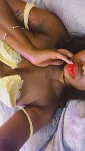 EmiilyLovex Do you prefer to bite or lick them? Immagine  3
