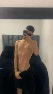 Dilan_Femboy 😈 টি ছবি