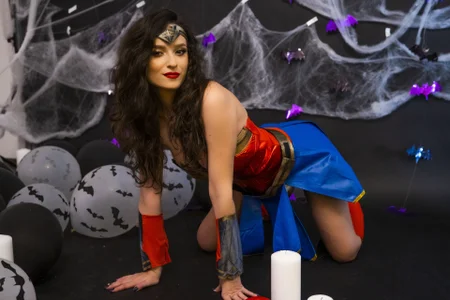 AnnaHarperX kullanıcısının Sexy WonderWoman albümü -  6 fotoğraf
