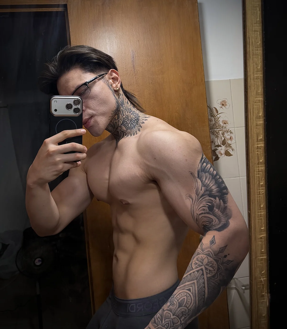 DennisWalkerr 님의 트렌드 중인 사진  9586개