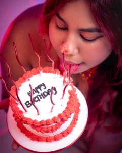 Lizzie_Williams_ Happy birthday to me 🩷 Foto 5