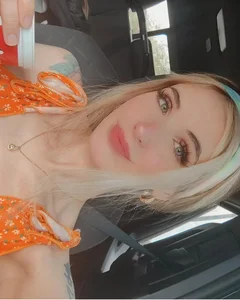 Cherokee_babe: Public ( 2 фото)