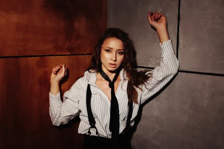 OliviaBrian Late Night Office Foto