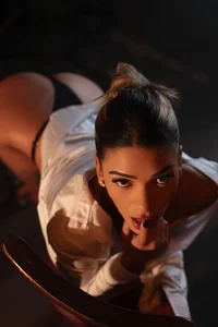 AmeliadickensのDo you think there are a lot of clothes?の 2枚の写真