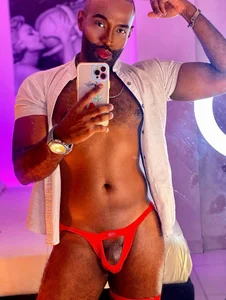 LOGAN_ADAMS27 red logan mmmm Pic 4