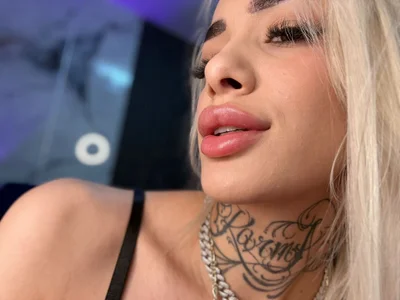 blondie_muller Missed me ?😈 Pic