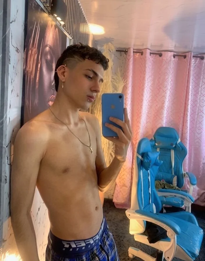 صور latino_boyy_ الرائجة  8429