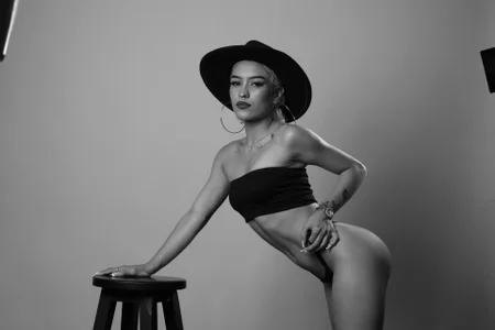 MystiqueXXX Black and White 사진