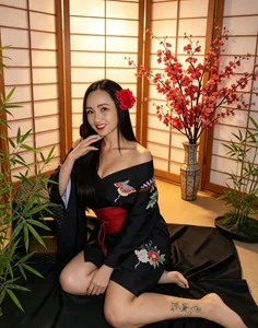 Alice-Lamore Amidst silk, mystery, and a gaze that speaks volumes... Today, I'm letting my sweet and mischievous Immagine  4