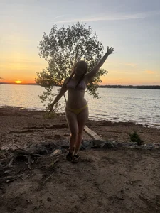 urpuppymoon sunset by the water 🌅 Foto 8