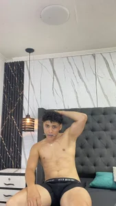 Rayan_Choi Do you want to mark my skin? 😏  2. fénykép