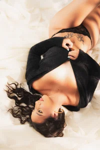 lakshmi77_ Teasing in Total Black Εικόνα 5