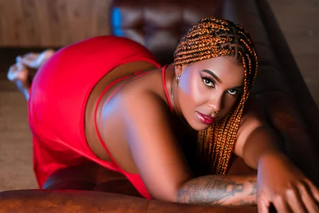 DakotaSexShow I am like a burning flame when I wear red Pic 2