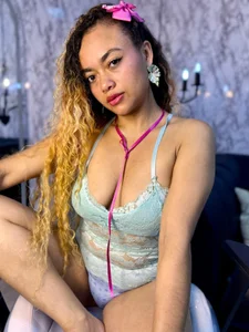 CurlyMamii Hott 🔥 Foto 4