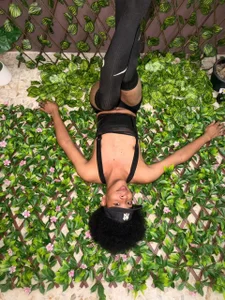 Amidst nature and lingering glances… do you dare get lost with me? 🌿😉 de TenderTeacher  6 Imagens