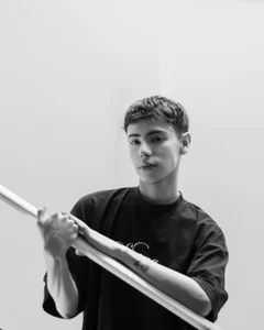 SebastianReed_ Black & White Hình 2