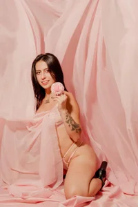 Me on pink 🥰 de iambastet  Imagens