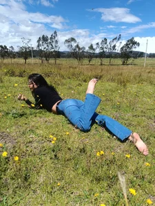 Misscarolsph: Feet in nature ( 6 фото)