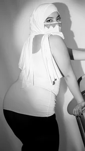 malak_nanyy black & white Pic 8