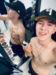 aleck_friends Public  6. fénykép