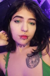 pink_dustt green bitch slika 2
