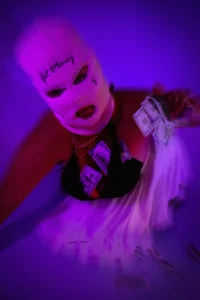 AlicePinkyTeaser for a hot gangster photo shoot图片 2