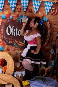 sh_malala Let's celebrate Oktoberfest together 🔥🍻 Pic 4