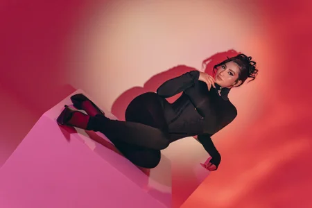 MaddisonLowe Obey the Queen Pic 4