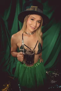 Issa_Milf__ HAPPY ST. PATRICK'S DAY  7টি ছবি