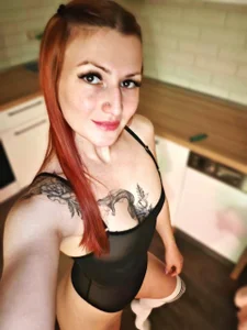 _Redhead_Vixen_ Public Bilde 3